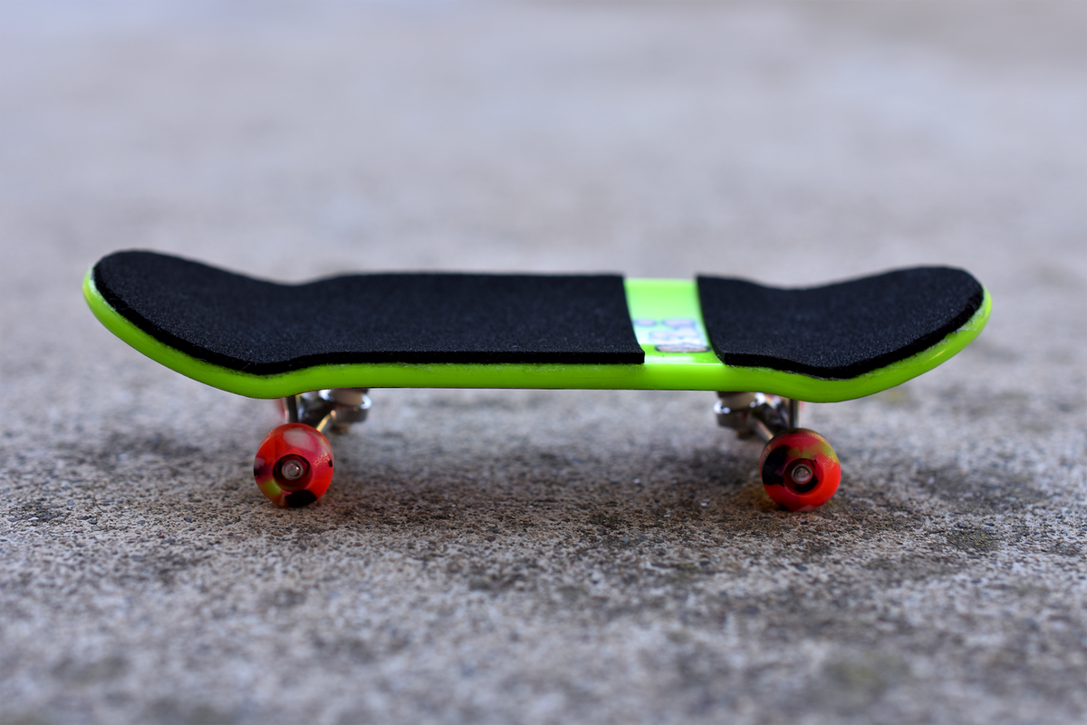 Deli Decks - "Vibrating" Poly Fingerboard Deck