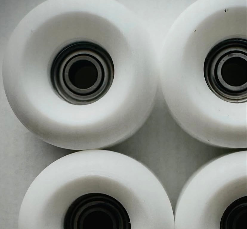 DK FB - White Wheels